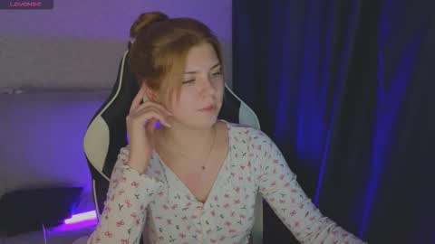 Snapshot of _kirieshka chatting on October 15, 6:41 pm Molly   Emily online show from October 15, 6:41 pm