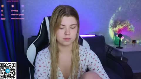 Molly   Emily online show from April 22, 3:46 pm