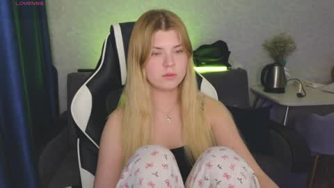 Molly   Emily online show from April 25, 9:23 pm