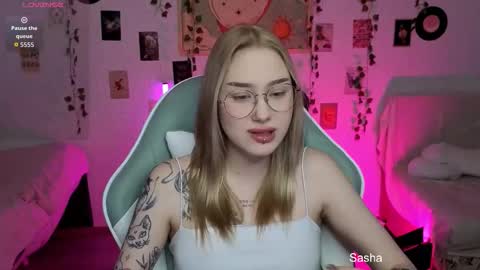 _kitekat_ online show from November 6, 7:53 am