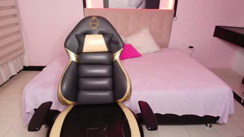 Snapshot of _kitten_1 chatting on February 26, 12:38 am _kitten_1 online show from February 26, 12:38 am