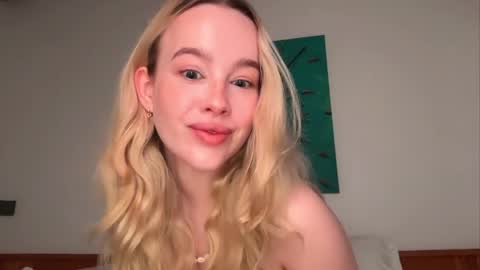 Snapshot of _kkkhaleesi_ chatting on May 19, 10:38 pm DENI online show from May 19, 10:38 pm