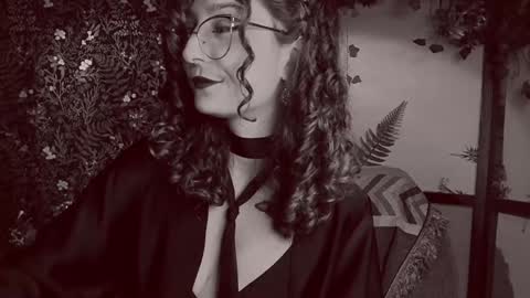 Snapshot of _lady_luna_ chatting on December 27, 12:18 am Lady Luna online show from December 27, 12:18 am