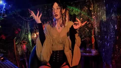 Snapshot of _lady_luna_ chatting on November 27, 12:24 am Lady Luna online show from November 27, 12:24 am