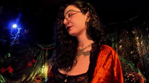 Snapshot of _lady_luna_ chatting on December 16, 12:15 am Lady Luna online show from December 16, 12:15 am