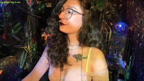 Snapshot of _lady_luna_ chatting on April 18, 10:32 pm Lady Luna online show from April 18, 10:32 pm