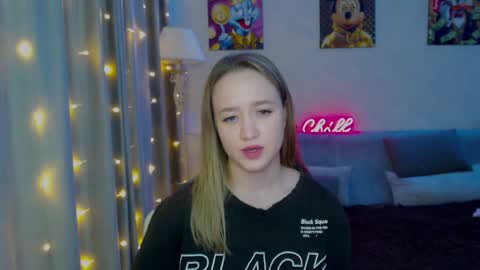 _lalune_ online show from December 20, 8:23 pm