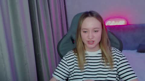 _lalune_ online show from January 16, 6:37 pm