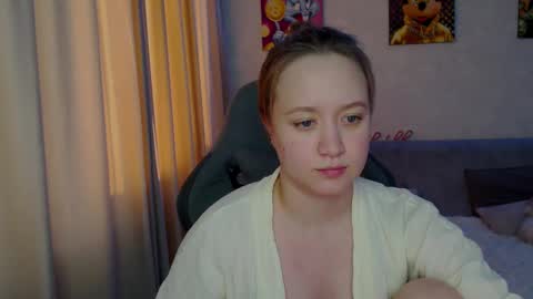 _lalune_ online show from February 10, 12:29 pm