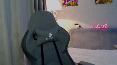 _lalune_ online show from February 26, 1:32 am