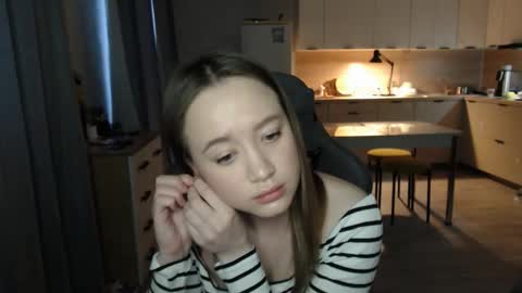 _lalune_ online show from February 5, 4:06 am