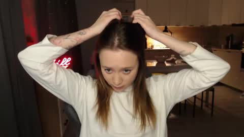 _lalune_ online show from February 12, 4:57 pm