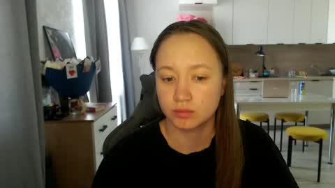 _lalune_ online show from April 16, 9:10 am