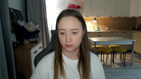 _lalune_ online show from April 20, 6:42 pm