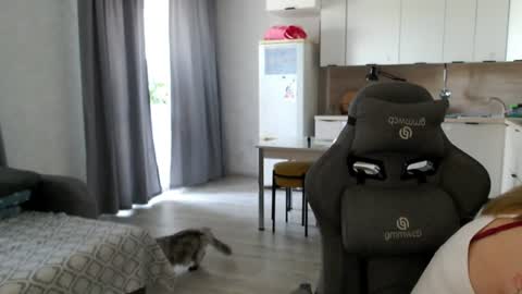 Snapshot of _lalune_ chatting on July 24, 8:12 am _lalune_ online show from July 24, 8:12 am