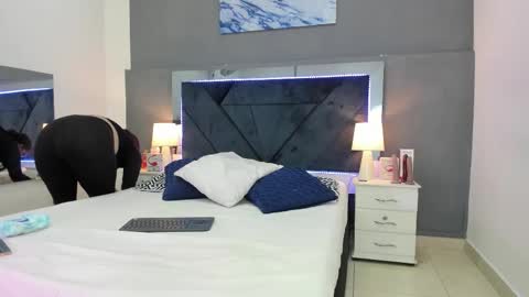 Lauralove online show from February 4, 9:09 pm