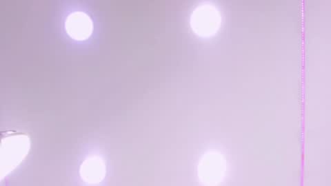 Snapshot of _laurataylor_ chatting on January 6, 8:28 pm online show from January 6, 8:28 pm