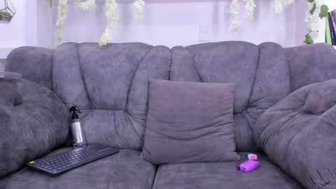 Snapshot of _laurataylor_ chatting on January 8, 11:09 pm online show from January 8, 11:09 pm