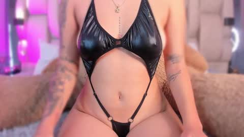 Snapshot of _laurataylor_ chatting on September 17, 7:37 pm online show from September 17, 7:37 pm