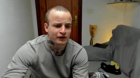 Snapshot of _layne chatting on April 23, 9:19 am Layne online show from April 23, 9:19 am