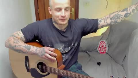 Snapshot of _layne chatting on May 3, 12:44 pm Layne online show from May 3, 12:44 pm