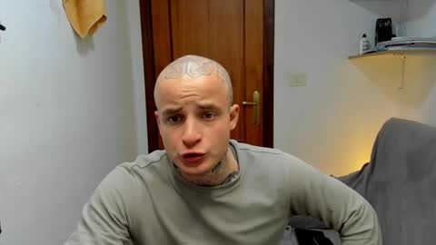 Snapshot of _layne chatting on May 5, 9:06 am Layne online show from May 5, 9:06 am
