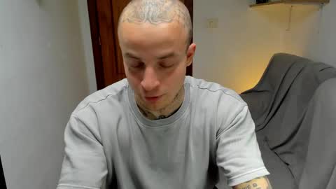 Snapshot of _layne chatting on May 11, 1:50 pm Layne online show from May 11, 1:50 pm