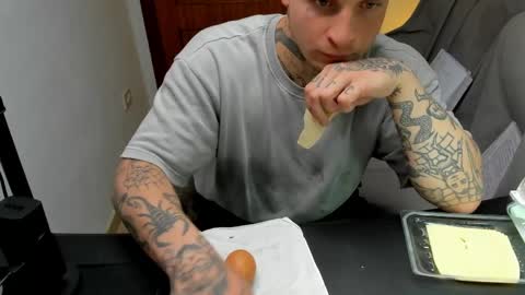 Snapshot of _layne chatting on May 11, 2:45 pm Layne online show from May 11, 2:45 pm