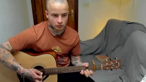 Snapshot of _layne chatting on May 13, 2:47 pm Layne online show from May 13, 2:47 pm