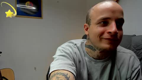 Snapshot of _layne chatting on May 22, 11:49 am Layne online show from May 22, 11:49 am