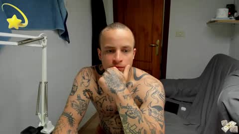 Snapshot of _layne chatting on June 2, 11:56 am Layne online show from June 2, 11:56 am