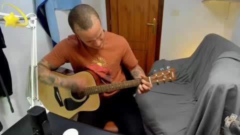 Snapshot of _layne chatting on June 4, 4:13 pm Layne online show from June 4, 4:13 pm