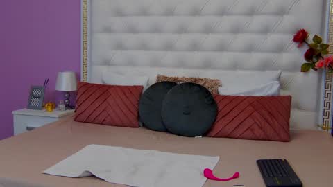 Snapshot of _lenapaul_ chatting on January 28, 6:49 pm Lena Paul online show from January 28, 6:49 pm