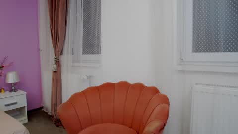 Snapshot of _lenapaul_ chatting on February 26, 4:14 am Lena Paul online show from February 26, 4:14 am