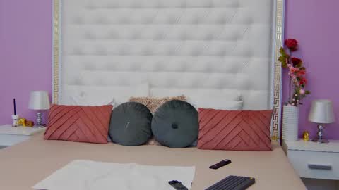 Snapshot of _lenapaul_ chatting on March 11, 4:43 am Lena Paul online show from March 11, 4:43 am