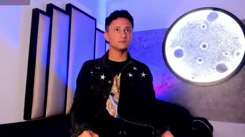 Snapshot of _leohot_ chatting on November 7, 12:05 pm _leohot_ online show from November 7, 12:05 pm