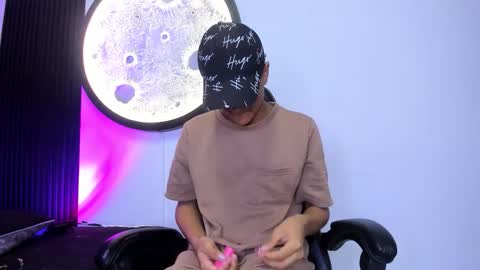 Snapshot of _leohot_ chatting on November 19, 3:28 am _leohot_ online show from November 19, 3:28 am