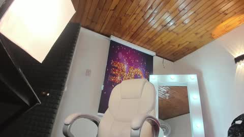 Snapshot of _lili_rose chatting on February 2, 11:32 pm Lili online show from February 2, 11:32 pm