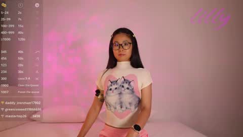 Snapshot of _lillilly_ chatting on June 1, 6:15 am _lillilly_ online show from June 1, 6:15 am