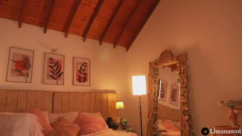 Lissana online show from April 12, 8:36 pm