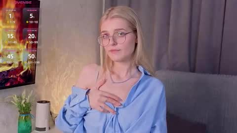 Monica online show from October 6, 4:26 pm