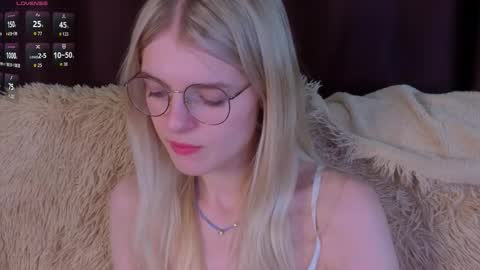 Monica online show from November 14, 6:28 pm