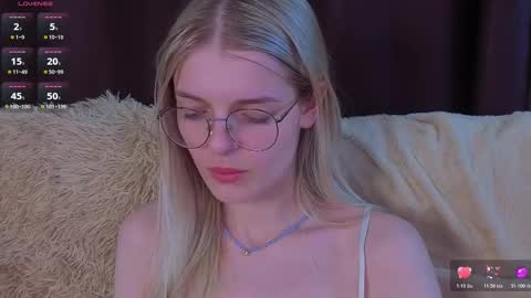 Monica online show from November 15, 6:26 pm