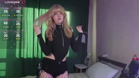 _lucystars online show from April 8, 11:21 am