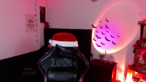 Queen.  Help me reach 100 thumbs up  online show from December 10, 10:58 pm