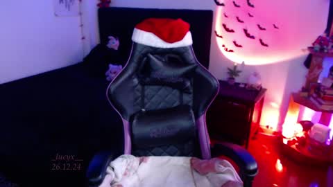 Queen.  Help me reach 100 thumbs up  online show from December 26, 8:53 pm