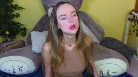 Snapshot of _lullaby_ chatting on February 8, 3:00 pm Lullaby online show from February 8, 3:00 pm