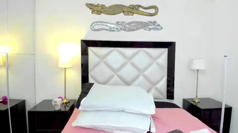 Snapshot of _luna__sweet_ chatting on February 23, 6:07 am luna sweet online show from February 23, 6:07 am