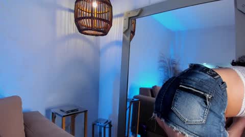 Snapshot of _luna_dupont_ chatting on January 4, 3:39 pm Luna online show from January 4, 3:39 pm