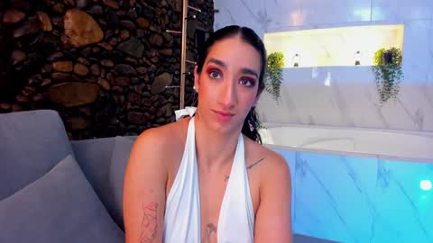 Snapshot of _luna_dupont_ chatting on February 4, 3:15 pm Luna online show from February 4, 3:15 pm